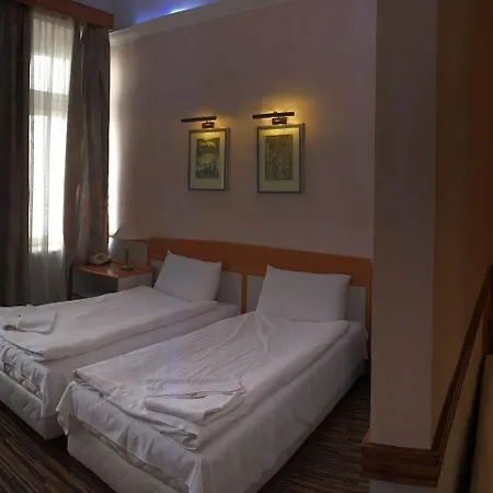 Отель Korona 3*