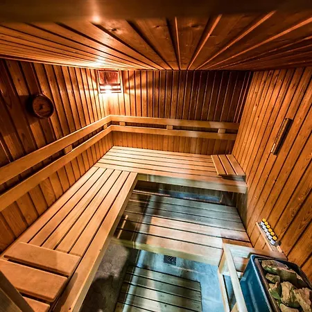 Korona Hotel 3*